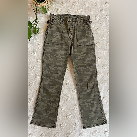Anthropologie Green Cargo Utility Cropped Camo Pants Relaxed Casual - Picture 1 of 12
